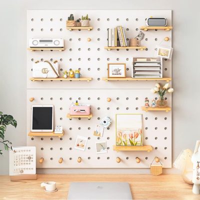 Ảnh thực tế Bảng Pegboard gỗ treo tường KTT04